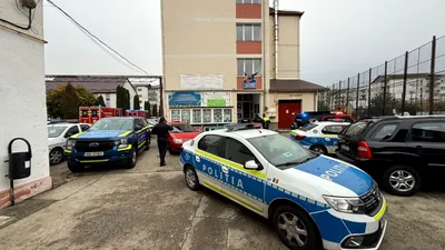 SOCIAL Atac la școala din Bistrița: Profesoara și șase elevi au ordine de protecție provizorii