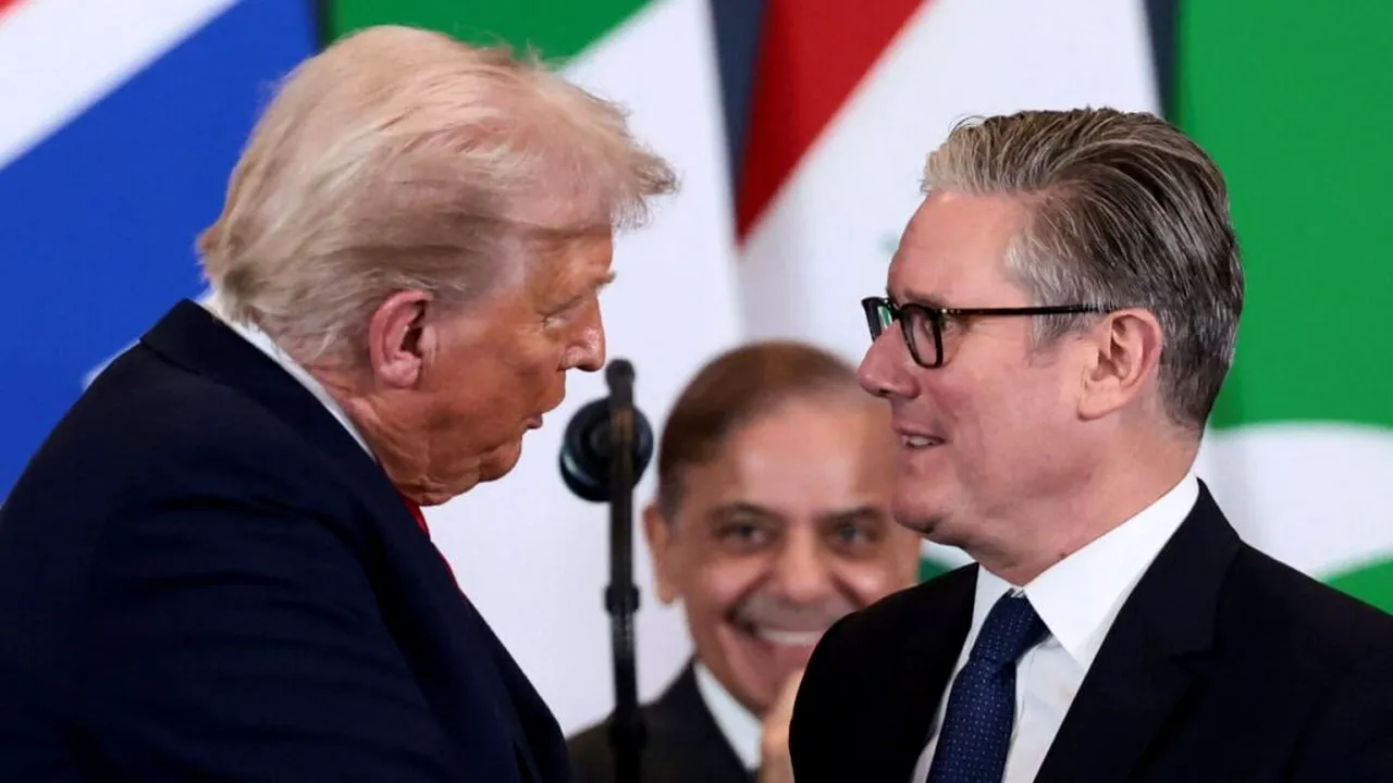 Donald Trump spune că premierul britanic este „un ratat, care nu mai are niciun viitor”. De la ce a pornit scandalul