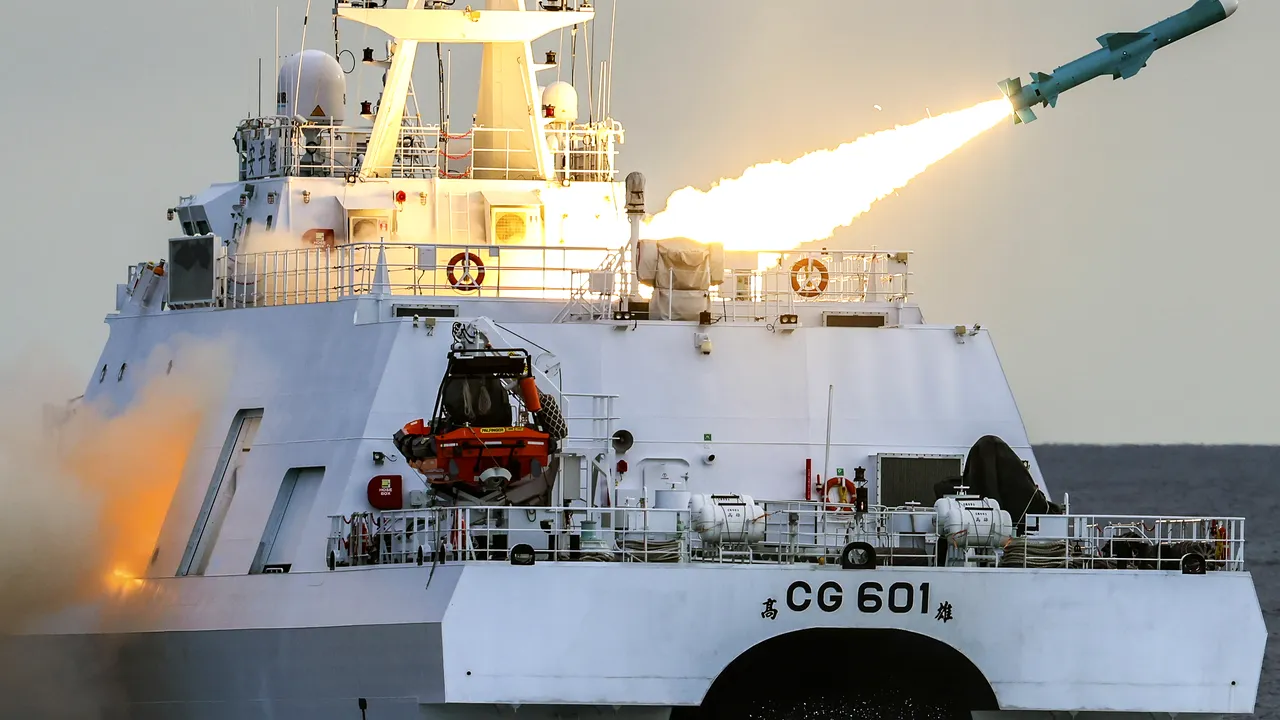 China mobilizează 42 avioane şi opt nave, ameninţând Taiwanul cu invazia după ce premierul de la Taipei a efectuat o vizită în SUA 