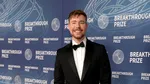 O angajată a lui MrBeast, cel mai urmărit youtuber din lume, acuză că a fost hărțuită și concediată după ce a născut