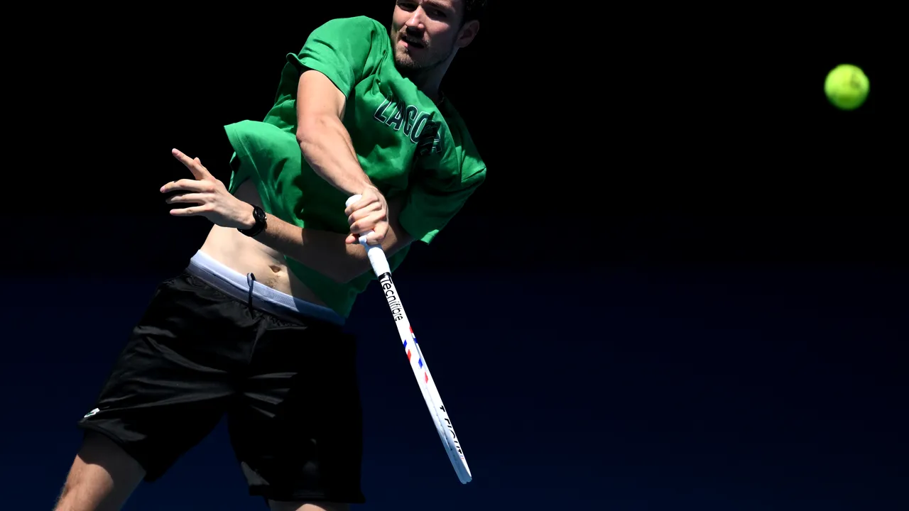 Medvedev, amendat cu 76.000 de dolari pentru comportament nepotrivit la Australian Open
