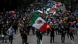 Protest masiv pe străzile din Mexico City. Demonstranţii cer demisia preşedintelui Andrés Manuel López