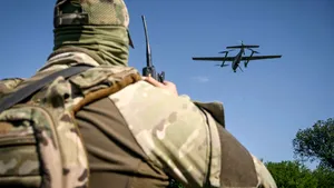 Atac masiv cu drone în Rusia. Incendiu la un port petrolier major și perturbări ale traficului aerian