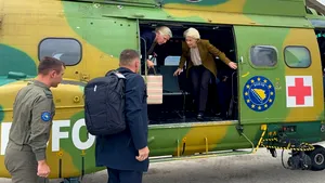 Militarii români au transportat-o pe Ursula von der Leyen cu elicopterul în timpul vizitei în Bosnia
