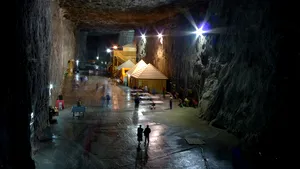 Salina Praid îşi sistează temporar activitatea din cauza infiltraţiilor