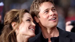 Angelina Jolie şi Brad Pitt se întâlnesc cu refugiaţii din Bosnia