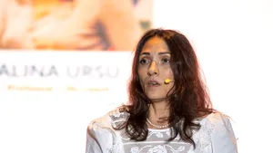 Poveste de viaţă uluitoare: din cerşetoare a ajuns educatoare. Alina Ursu povesteşte, într-o carte autobiografică, tot calvarul prin care a trecut