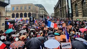 Proteste în Franţa. Manifestaţii anti-vaccin, mesaj către Macron: 
