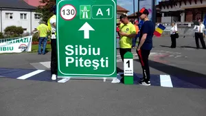 „România vrea autostrăzi”: Zeci de oameni au protestat la Sibiu cerând construirea Autostrăzii Sibiu – Piteşti