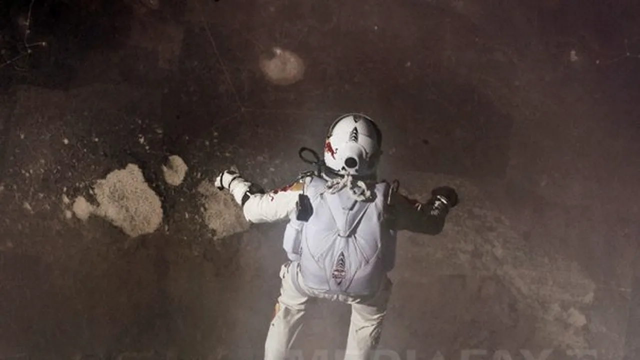 Felix Baumgartner, care a depăşit viteza sunetului în cădere liberă, vine în România pe 23 octombrie