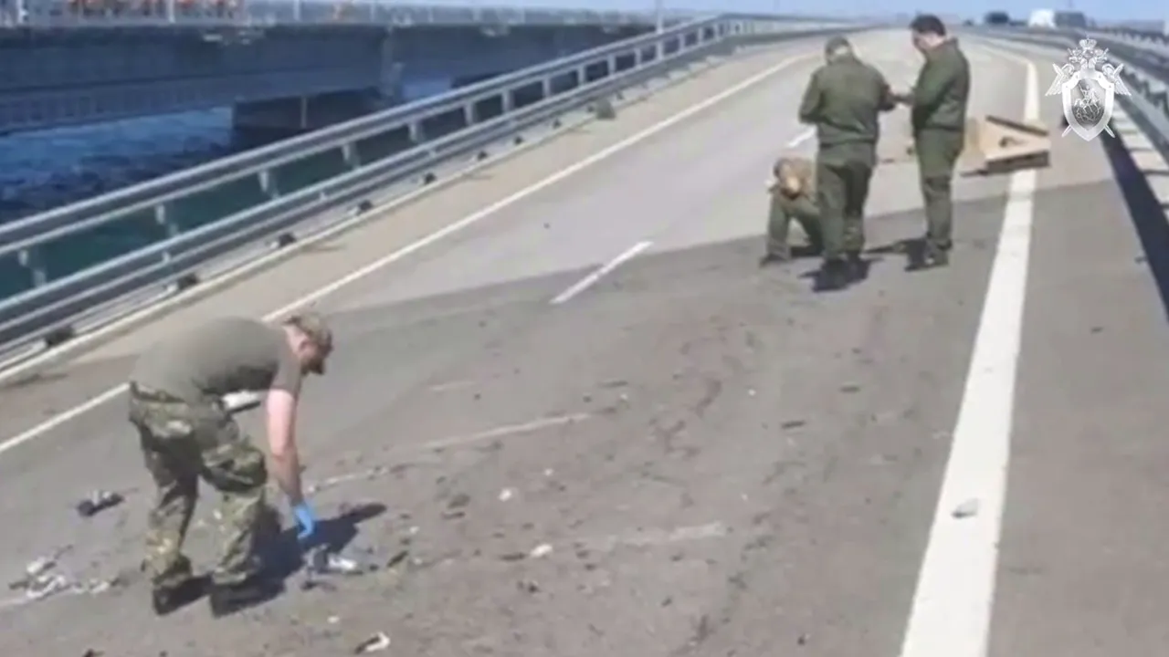 Războiul din Ucraina, ziua 509. Explozii pe podul care leagă Crimeea de Rusia / Moscova suspendă Acordul privind cerealele din Marea Neagră / Erdogan promite să discute cu Putin / Wagner îşi închide baza din Rusia / Kremlinul atacă la Kupiansk