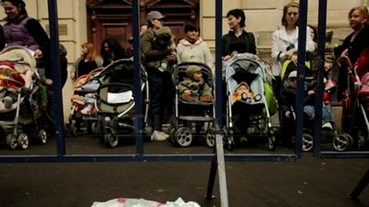 Tens Of Romanian Mothers Protest At Govt HQ Over Child Rearing Benefit Measures