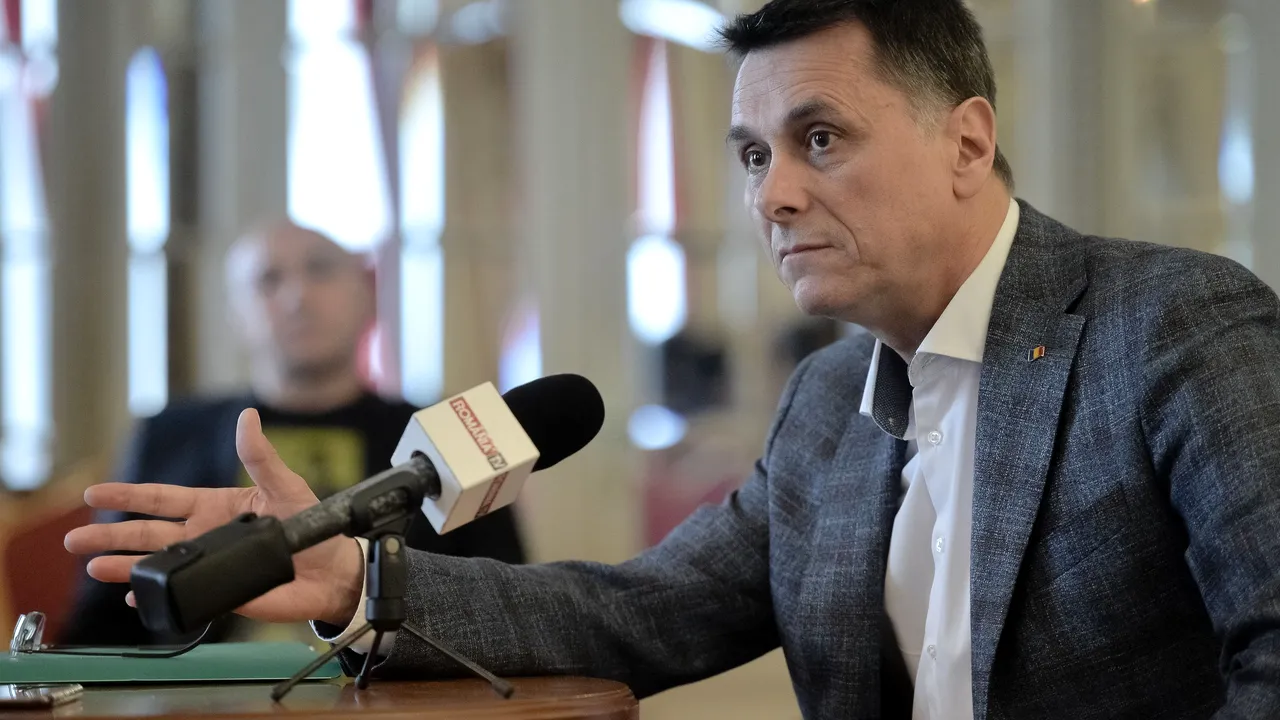 Un actor, fost candidat la prezidenţiale, a participat la protestul din faţa Guvernului: Trebuia să fim mai mulţi 