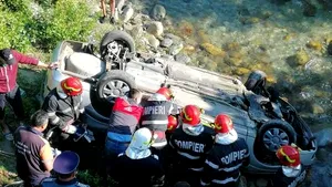 Accident grav în Gorj: O maşină a căzut de pe un pod, în râul Gilort/ Trei morţi şi un rănit | VIDEO