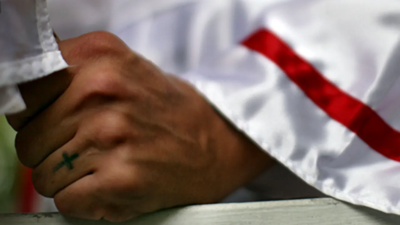 Un membru al Ku Klux Klan, căutat de FBI, a fost arestat la Tel Aviv