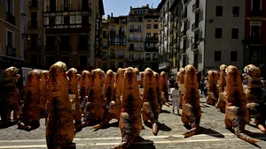 Proteste în Pamplona împotriva uciderii taurilor în cadrul festivalului San Fermin