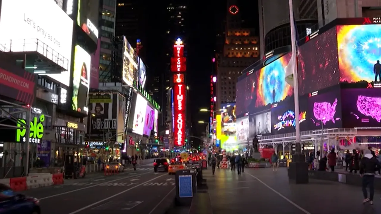 Tradiţia Globului din Times Square se respectă şi anul acesta. Pregătirile pentru spectacolul de Revelion sunt în toi
