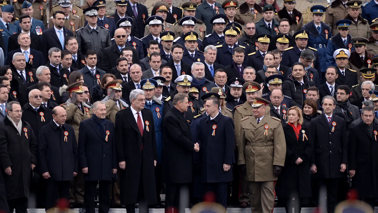 PARADA DE 1 DECEMBRIE| Iohannis şi Tudose, la tribuna oficială/ 3.500 de militari, cu 350 de mijloace tehnice, au participat la defilarea de Ziua Naţională a României | GALERIE FOTO, VIDEO