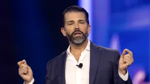 Breșă de securitate exploatată de AI: Numerele private ale prim-ministrului Australiei și ale lui Donald Trump Jr., publicate pe internet