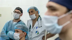 Ministerul Sănătăţii ia în calcul relocarea Spitalului de Arşi / A fost deschis dosar de moarte suspectă în cazul pacientului pe care se aflau larve