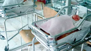 Bebeluşul ars în incubator va fi supus luni unui transplant de piele - VIDEO