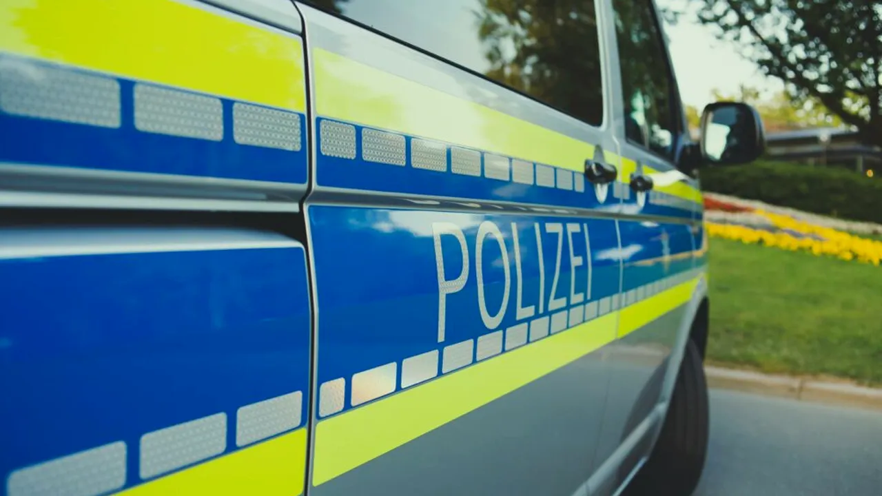 Poliția germană investighează svasticile pictate cu sânge uman pe mai multe mașini
