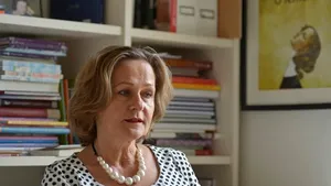 INTERVIU - Iren Arsene: Românii sunt dornici să descopere Coroana. Pregătim şi cărţi regale pentru copii - FOTO