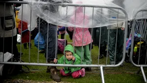 Meteo. Avertizare ANM: Cod GALBEN de ploi şi descărcări electrice. Fenomenele anunţate de meteorologi şi vremea în ţară