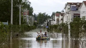 Peste 180 de persoane au murit în inundaţiile din China