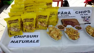 GALERIE FOTO După 16 ani de muncă în străinătate, un bărbat din Alba a deschis acasă o fabrică de chipsuri naturale