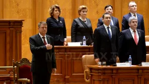 REPORTAJ: Ceremonialul depunerii jurământului de către Iohannis în Parlament, moment solemn şi decent - FOTO