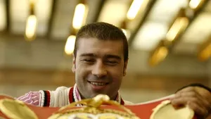 Sâmbătă, 20 octombrie 2007 / 06:52:25 - Lucian Bute a câştigat titlul mondial la categoria supermijlocie