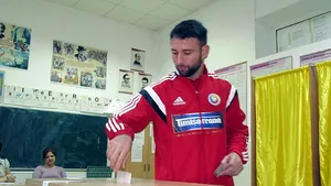 ALEGERI PREZIDENŢIALE, turul II - Jucătorii echipei naţionale au votat la Mogoşoaia