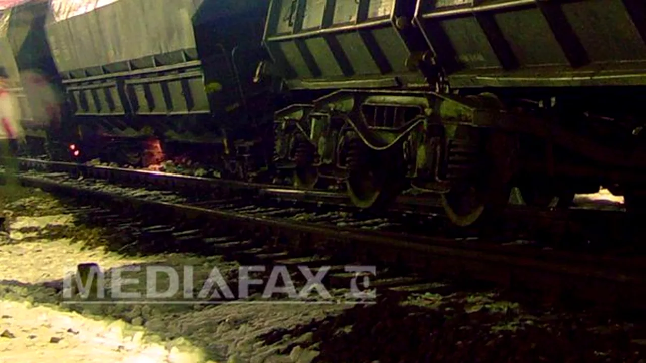 Un vagon al unui tren de marfă ce transporta cereale a deraiat la ieşirea din Valu lui Traian