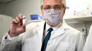 Infectat după vaccinare. Preşedintele Argentinei a fost testat pozitiv. Oficialul era vaccinat cu Sputnik V 