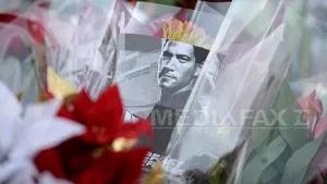 Câteva sute de persoane l-au omagiat pe actorul Paul Walker, vineri seară, în Bucureşti şi Timişoara