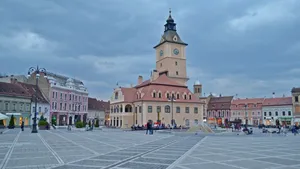 De ce miroase urât la Brașov?