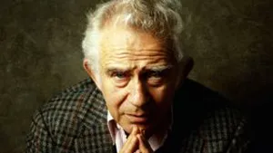 Scriitorul american Norman Mailer a fost spitalizat