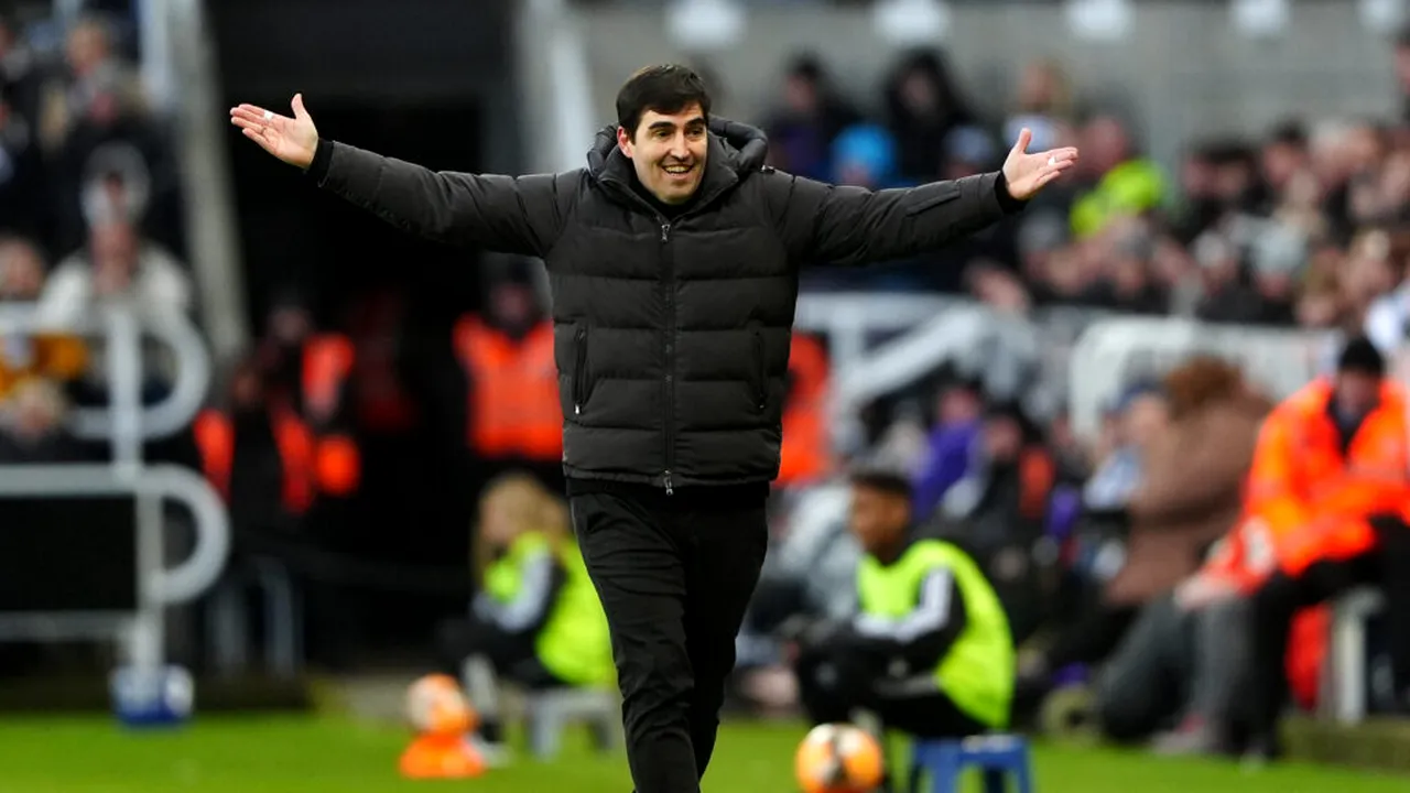Liverpool a început negocierile cu Andoni Iraola. Antrenorul este favorit să-l înlocuiască pe Arne Slot