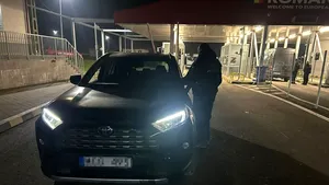 Clona unei mașini furate în Slovacia, oprită la intrarea în România, în județul Iași