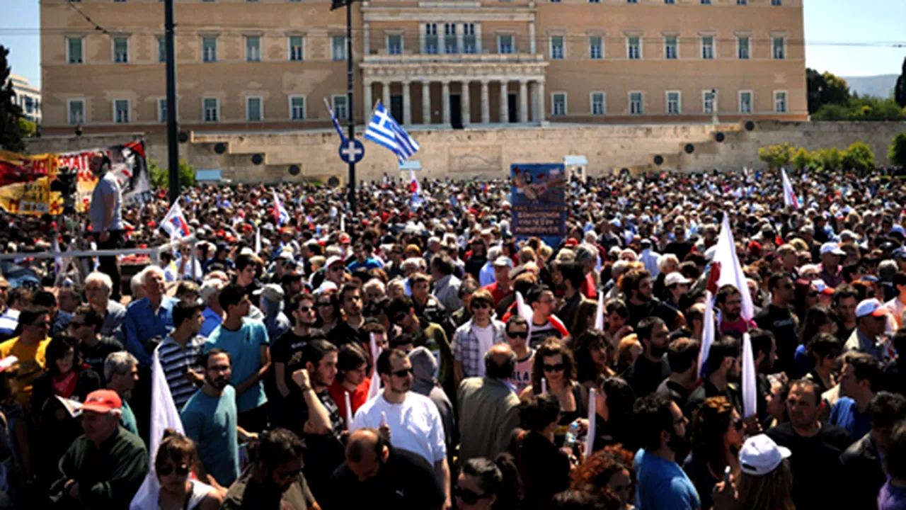 Grecia renunţă la acordarea celui de-al 13-lea şi al 14-lea salariu funcţionarilor publici