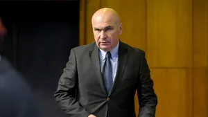 Bolojan, între guvern minoritar și moțiune de cenzură