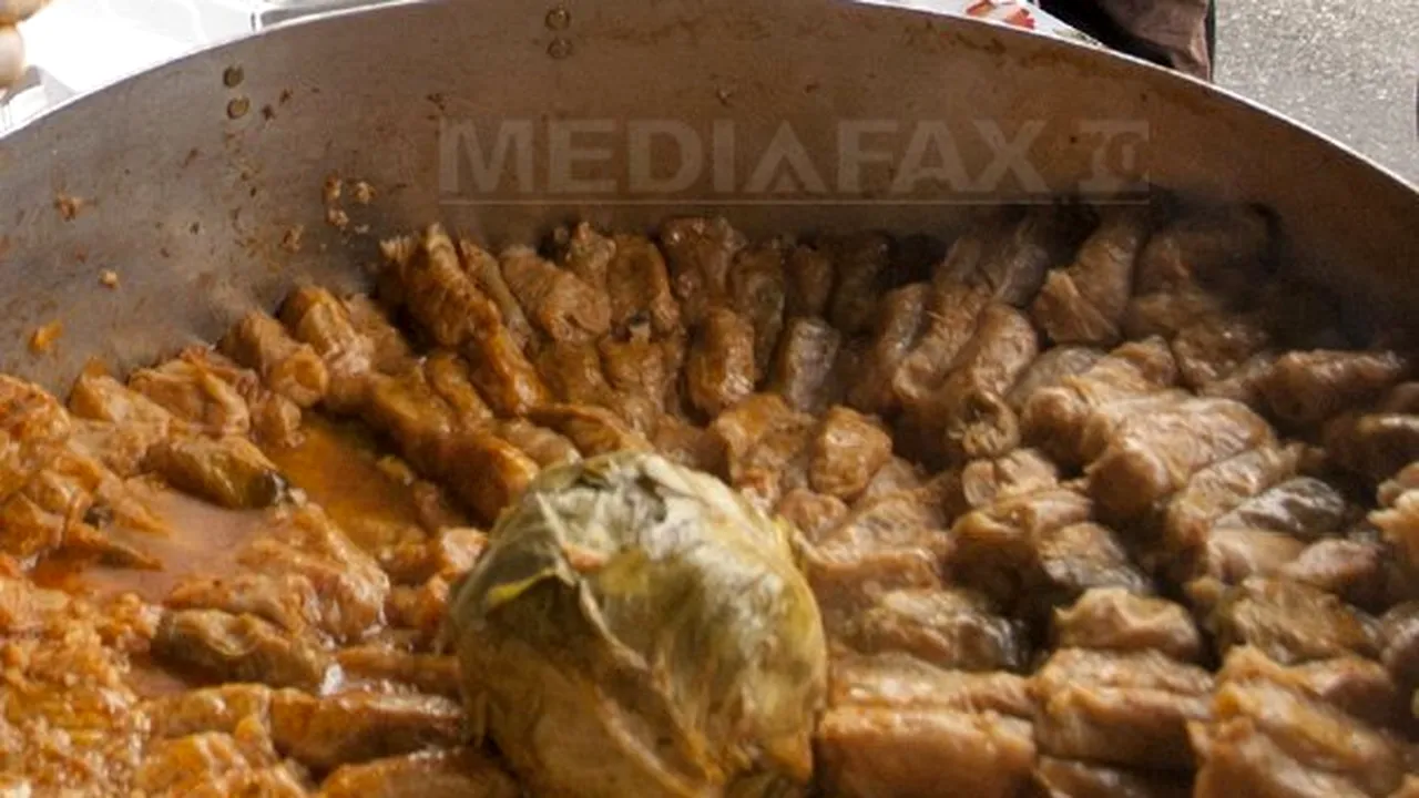 O sarma uriaşă va fi oferită pelerinilor după Liturghia de la Iaşi