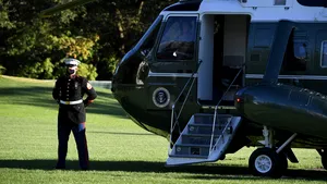 Preşedintele Donald Trump a fost transportat cu elicopterul la Centrul Medical Militar Walter Reed. Medicul de la Casa Albă a dezvăluit ce tratament îi administrează