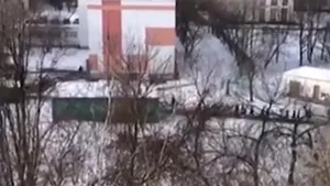 LUARE DE OSTATICI la Moscova: Doi oameni au murit după ce un elev a intrat cu o puşcă în instituţie