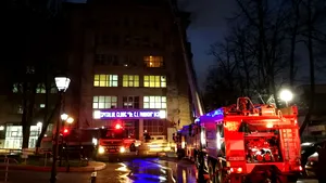Incendiu la Institutul de Boli Cardiovasculare din Iaşi | 18 pacienţi au fost evacuaţi, un angajat s-a intoxicat cu fum/ Spitalul NU are autorizaţie de securitate la incendiu | FOTO