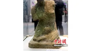 O statuie din fecale de panda, vândută pentru 34.000 de euro