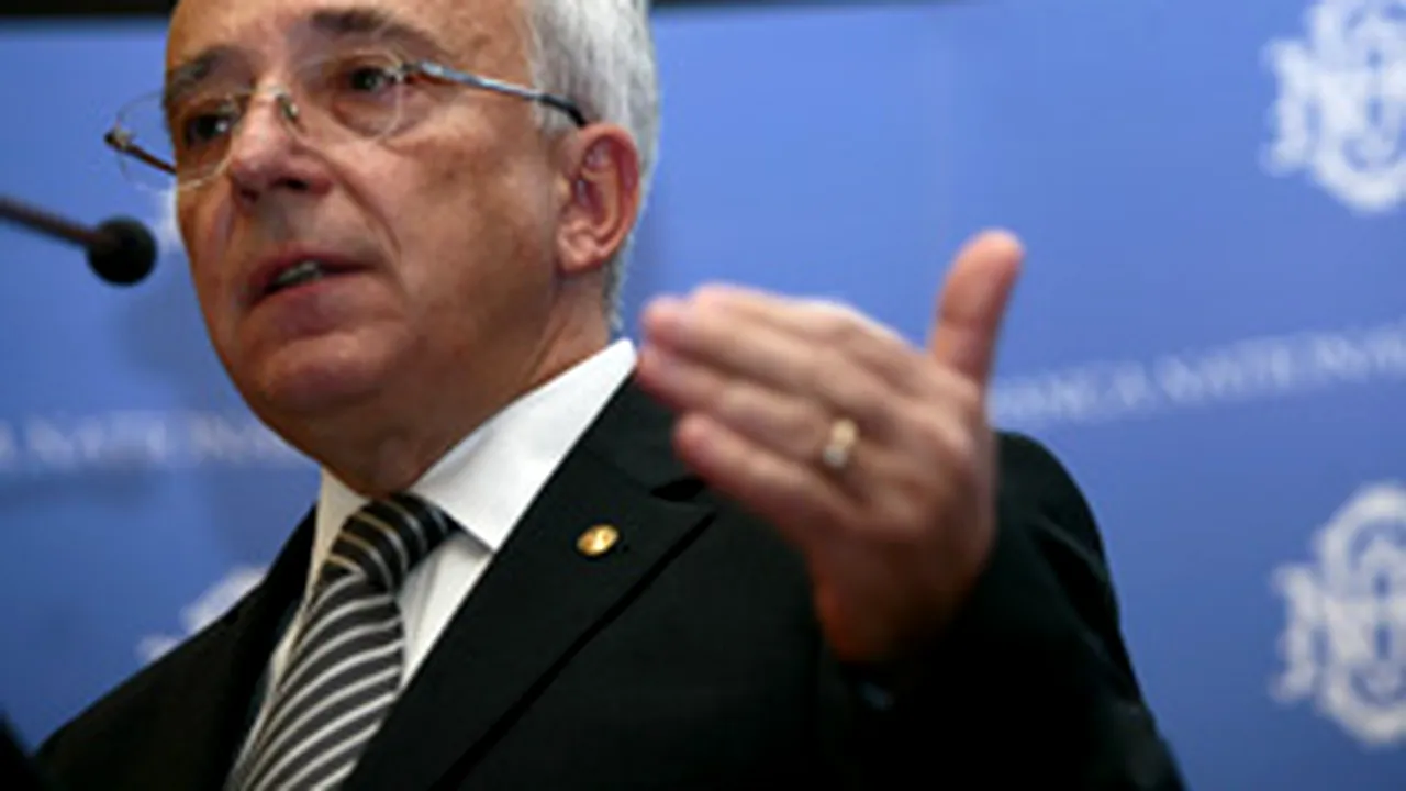 Isărescu: Euro nu va fi adoptat în 2014, dacă inflaţia nu scade