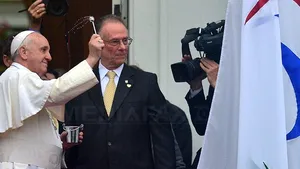 Papa Francisc a binecuvântat drapelul Jocurilor Olimpice din 2016