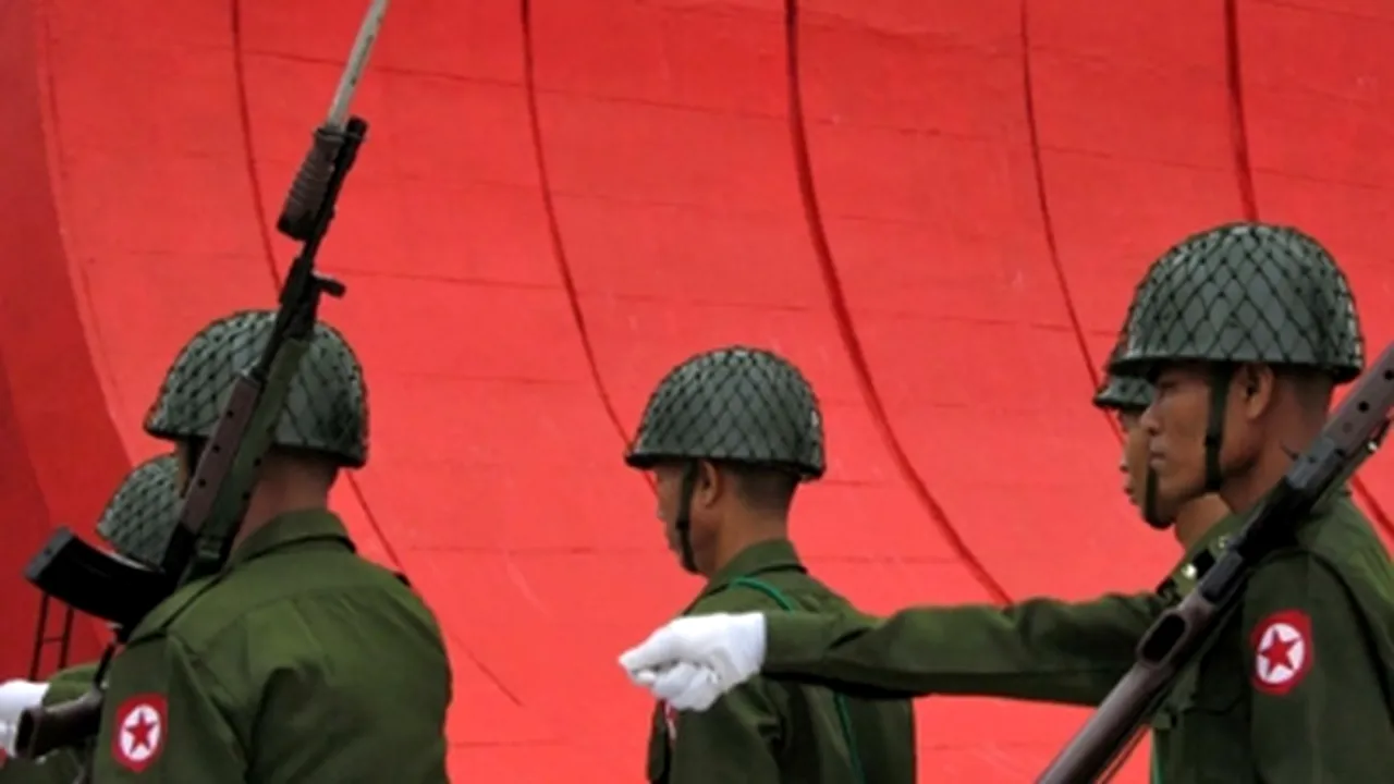 Parlamentul din Myanmar alege primul preşedinte civil după zeci de ani de putere militară 